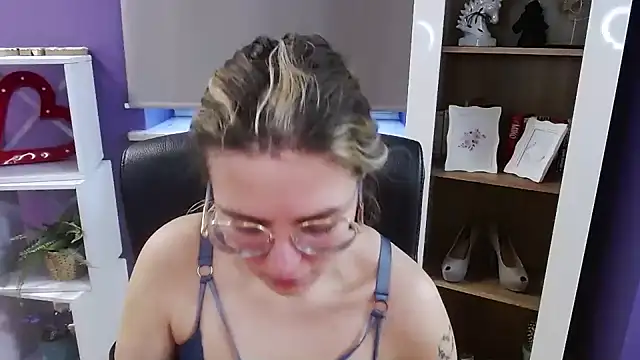 Zoey_Erotic live sex cam