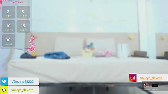 valirya_devote live sex cam