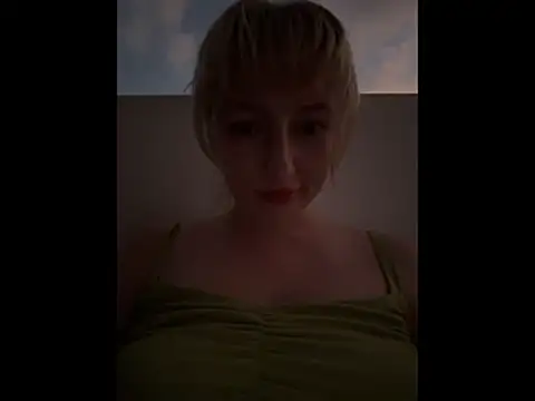 RonnieKiss live sex cam