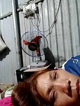 bella-la's cam snapshot