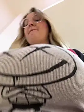 Teya_moon_'s cam snapshot