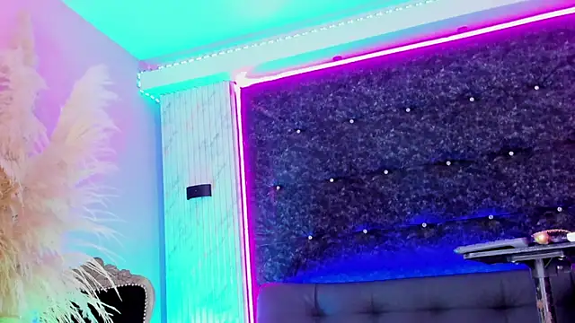 Queens_Wonders_Blonders live sex cam