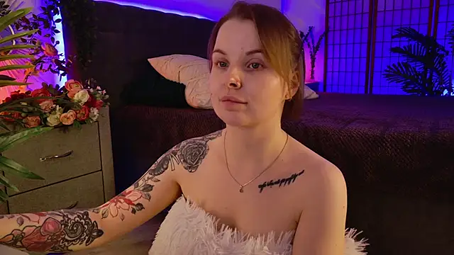 Gwen_Hilton's cam snapshot