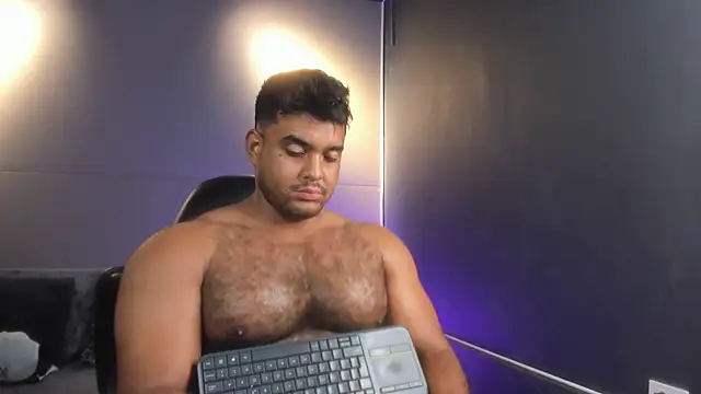 Big_furry_bear13's cam snapshot