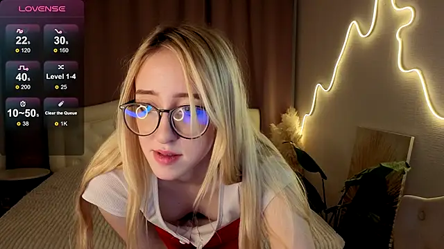 anora_baby's cam snapshot