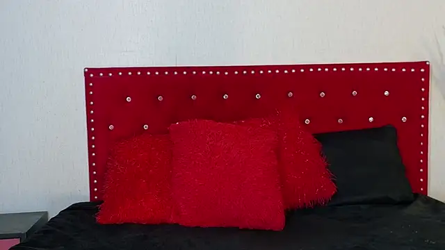 LeahSole live sex cam