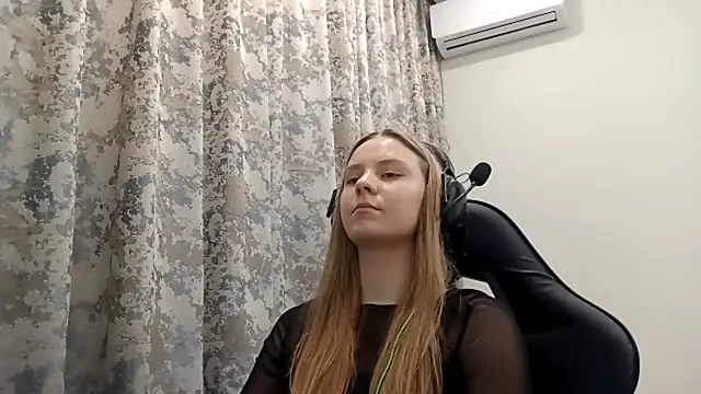 CrackShirker's cam snapshot