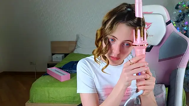 Cowell_Adelina's cam snapshot