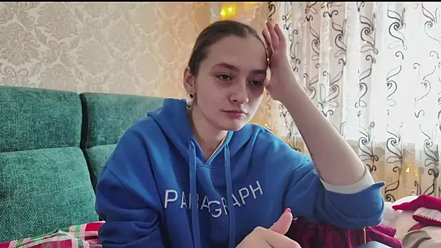 SweetLiaison's cam snapshot