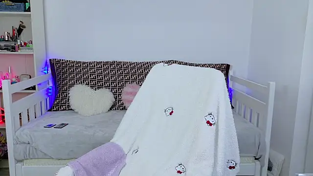 MysticRoxanne live sex cam