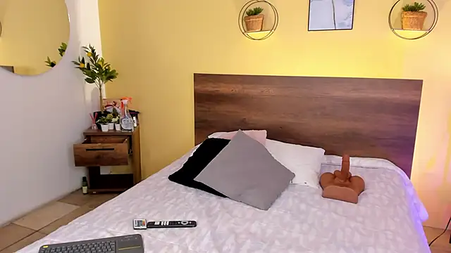 EmaaaBrown_'s cam snapshot