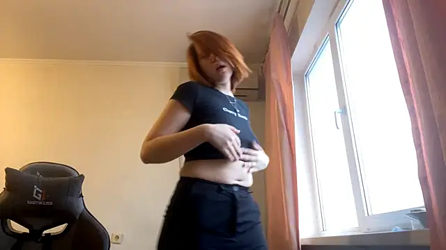 Julie_mayers_'s cam snapshot