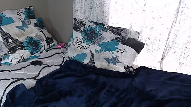 Lunalee's cam snapshot