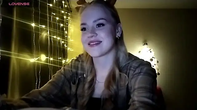 LunaPeony's cam snapshot