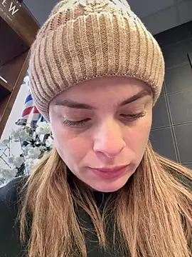 Gjynna-kiim live sex cam