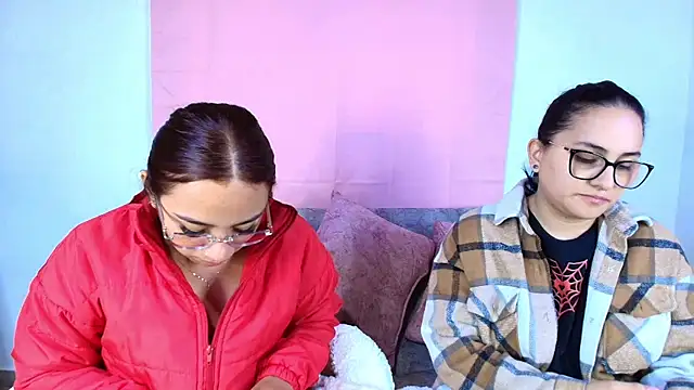 Jules_n_Gia live sex cam