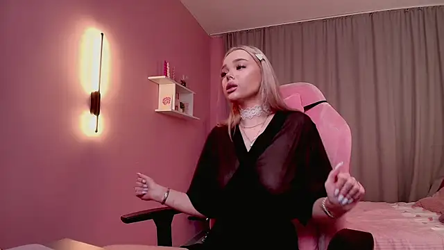 Leslie_Caronn's cam snapshot