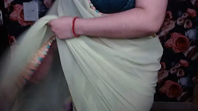 green_girl's cam snapshot