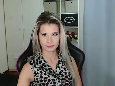 KristineGlow's cam snapshot