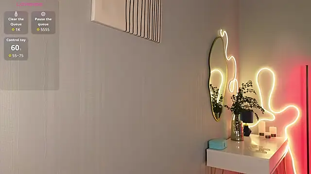 lunaramy's cam snapshot