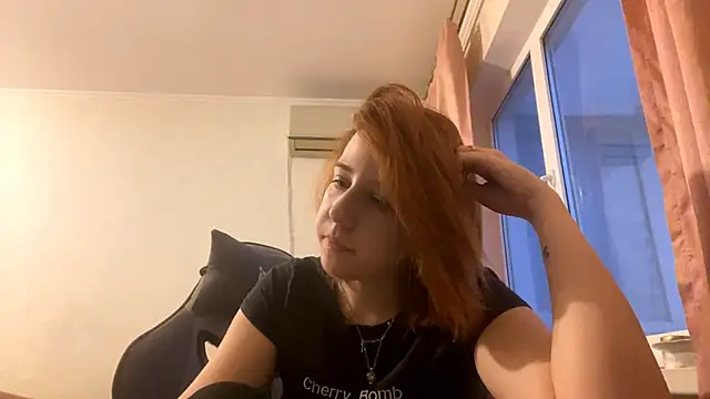 Julie_mayers_'s cam snapshot