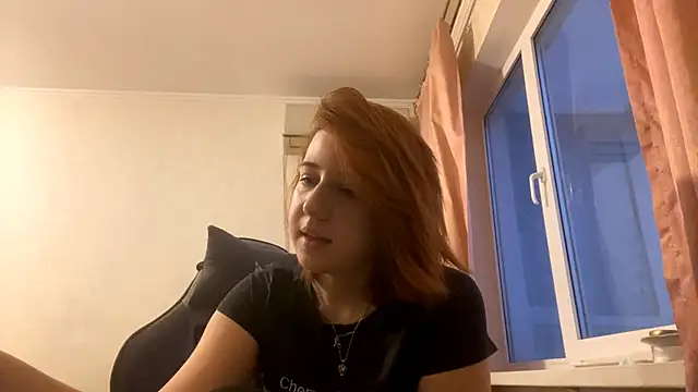 Julie_mayers_'s cam snapshot