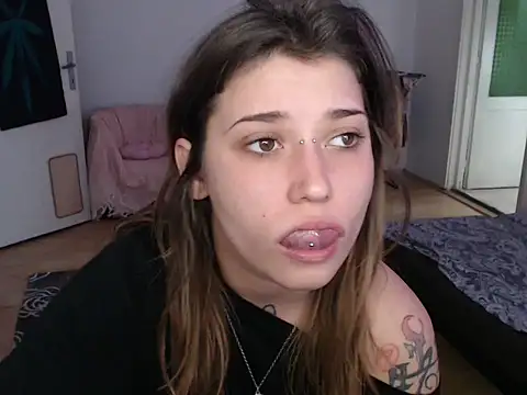 AlienforTwenty's cam snapshot