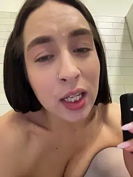 Holly_Play's cam snapshot