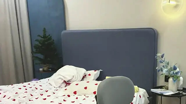 SepiahLune's cam snapshot