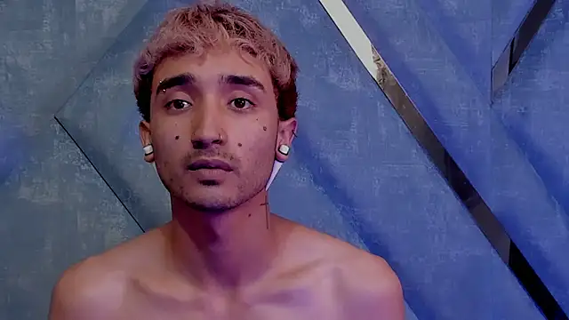 LauryAndNarem69 live sex cam