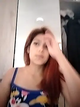 mia_hottie2210's cam snapshot