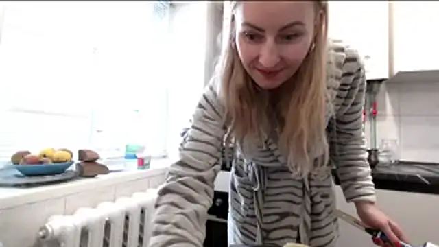 Yourrealgirl's cam snapshot