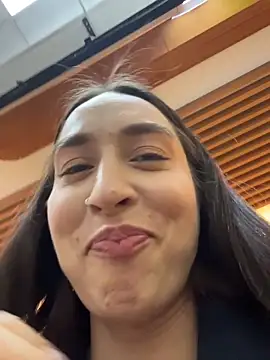 Holly_Play live sex cam