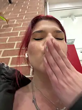 RiriRoseey live sex cam