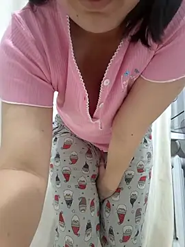Emilyhomegirl1 live sex cam