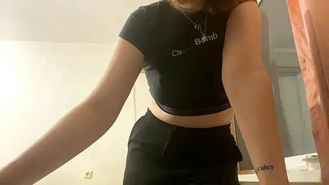 Julie_mayers_'s cam snapshot