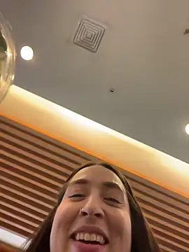 Holly_Play live sex cam