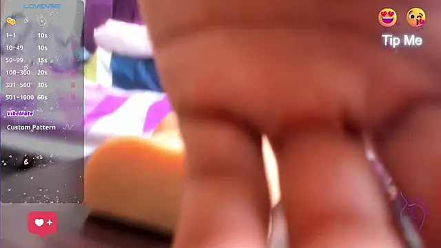 Alicia_Whitee's cam snapshot