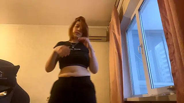 Julie_mayers_'s cam snapshot