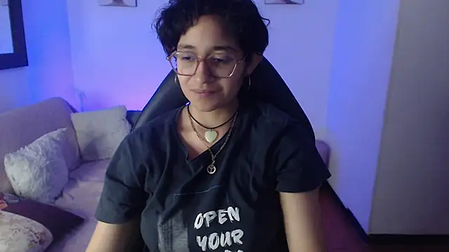 Lili_Gomez_'s cam snapshot