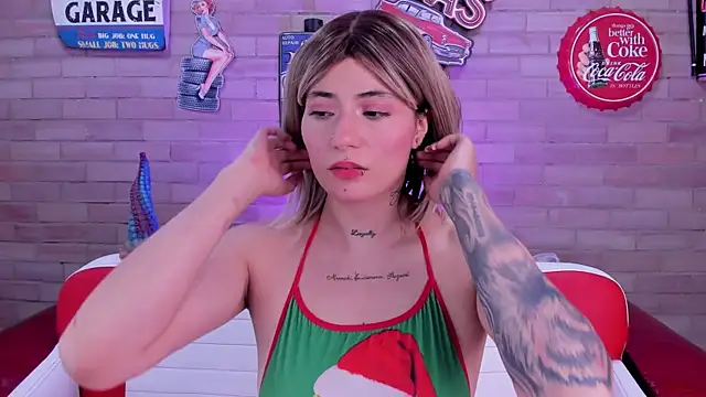 miss_sharlotte18's cam snapshot