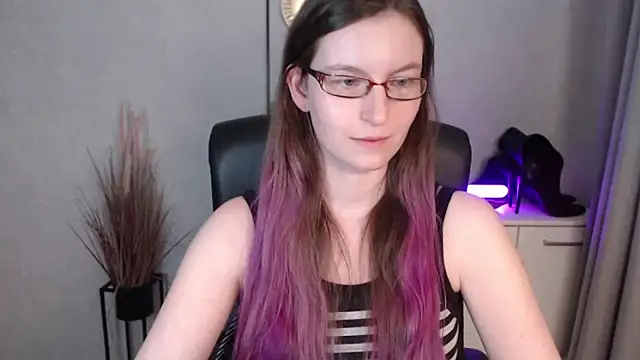 emmaxDelight's cam snapshot