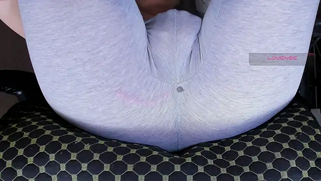 Cameltoe_squirt_inPants live sex cam