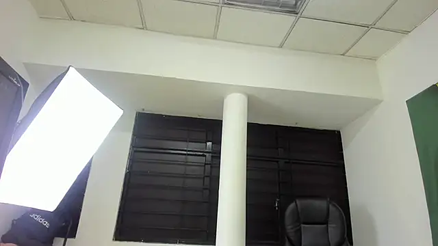 RoxanneBloom's cam snapshot