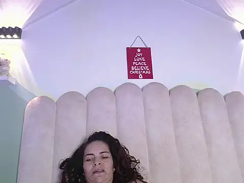 BiancaLuxx_'s cam snapshot