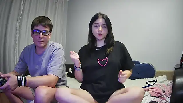 CoupleTwee's cam snapshot