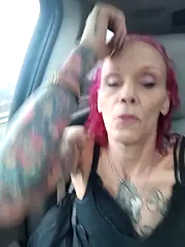 MommyMisfit's cam snapshot