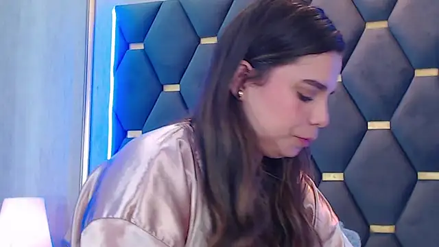 ThaniaJones live sex cam