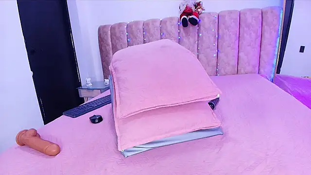 Auroraa_miller's cam snapshot