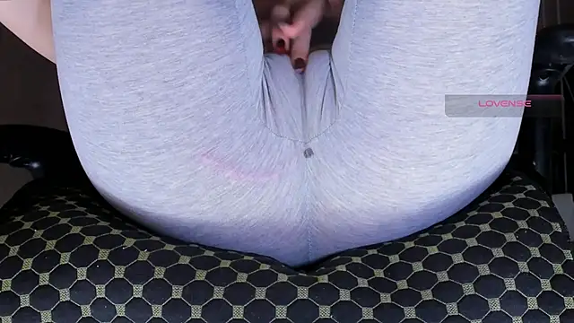 Cameltoe_squirt_inPants's cam snapshot